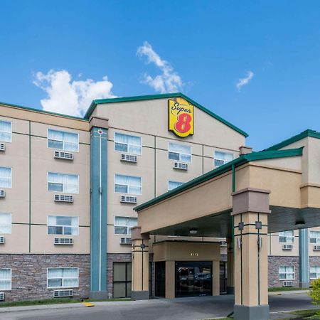Super 8 By Wyndham Red Deer City Centre Esterno foto