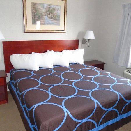 Super 8 By Wyndham Red Deer City Centre Esterno foto