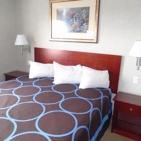 Super 8 By Wyndham Red Deer City Centre Esterno foto