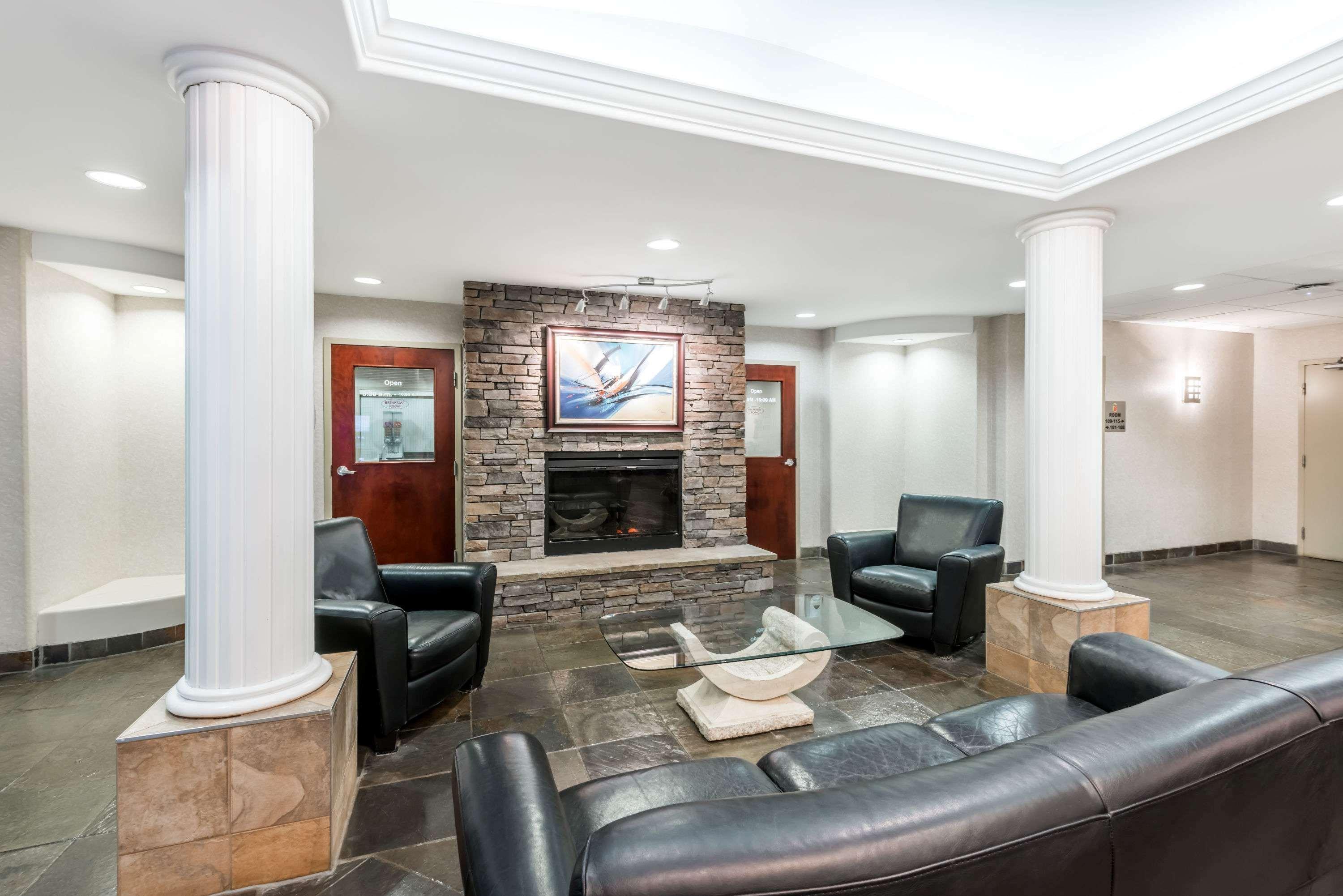 Super 8 By Wyndham Red Deer City Centre Esterno foto
