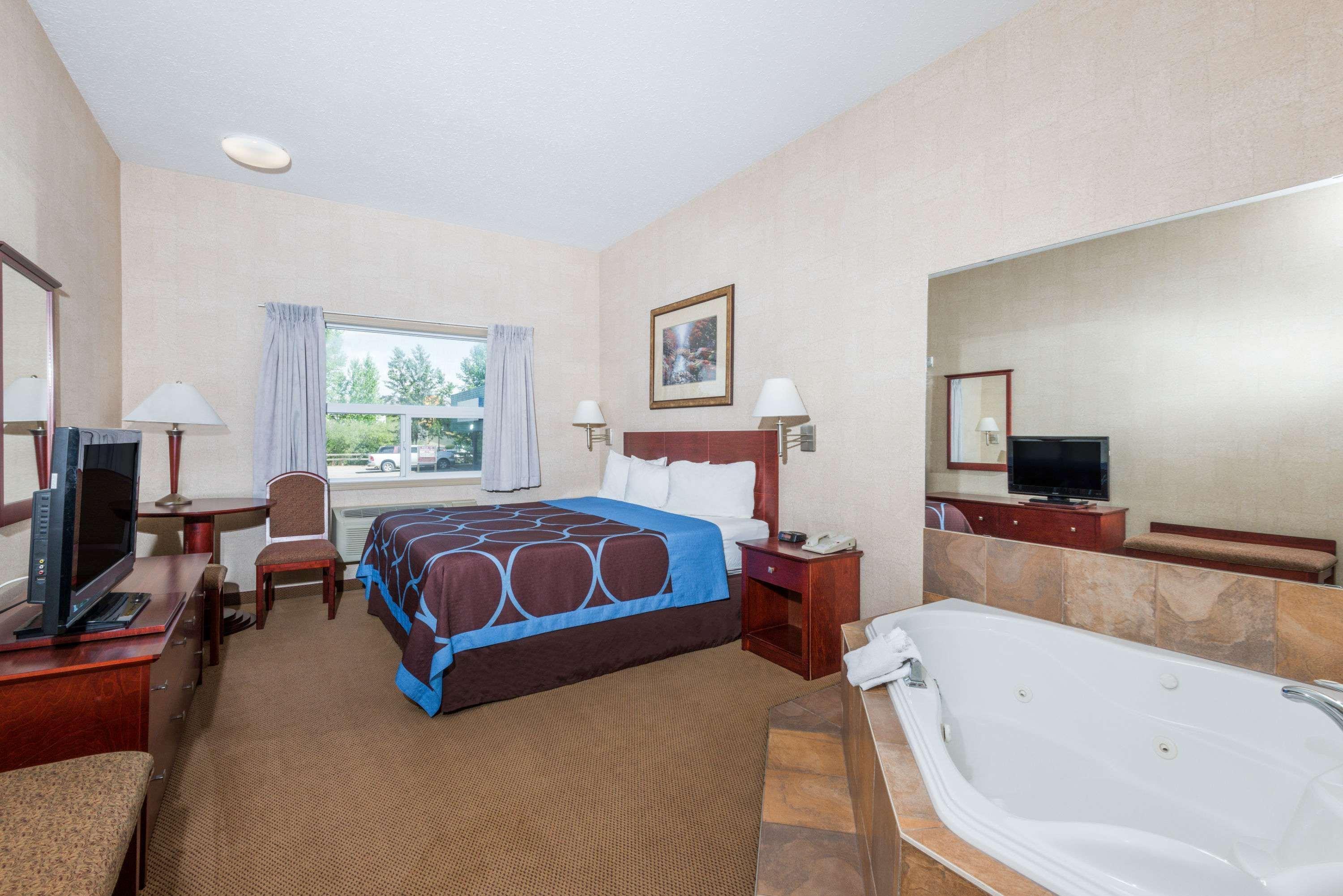 Super 8 By Wyndham Red Deer City Centre Esterno foto