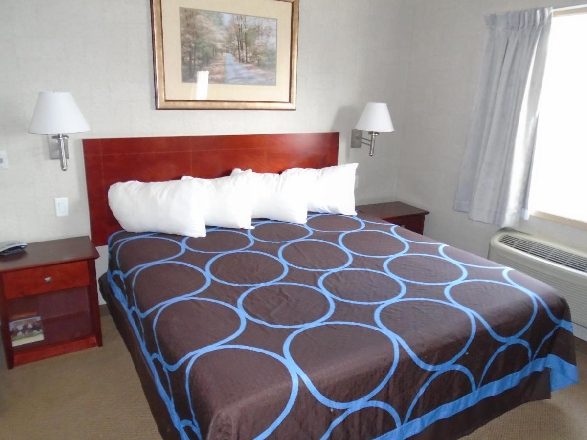 Super 8 By Wyndham Red Deer City Centre Esterno foto