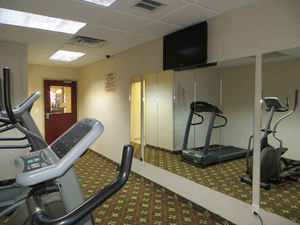 Super 8 By Wyndham Red Deer City Centre Esterno foto
