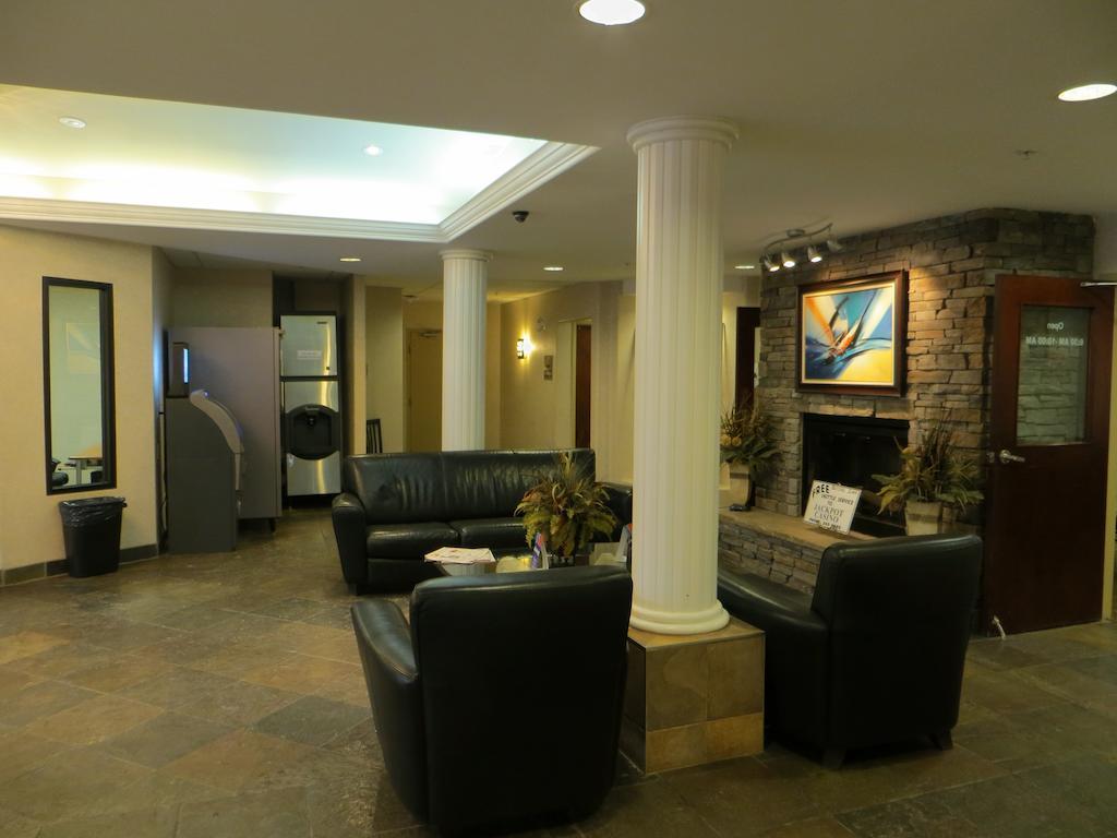 Super 8 By Wyndham Red Deer City Centre Esterno foto