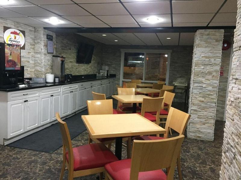 Super 8 By Wyndham Red Deer City Centre Esterno foto