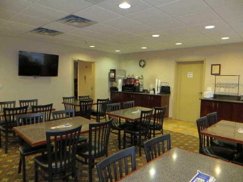 Super 8 By Wyndham Red Deer City Centre Esterno foto