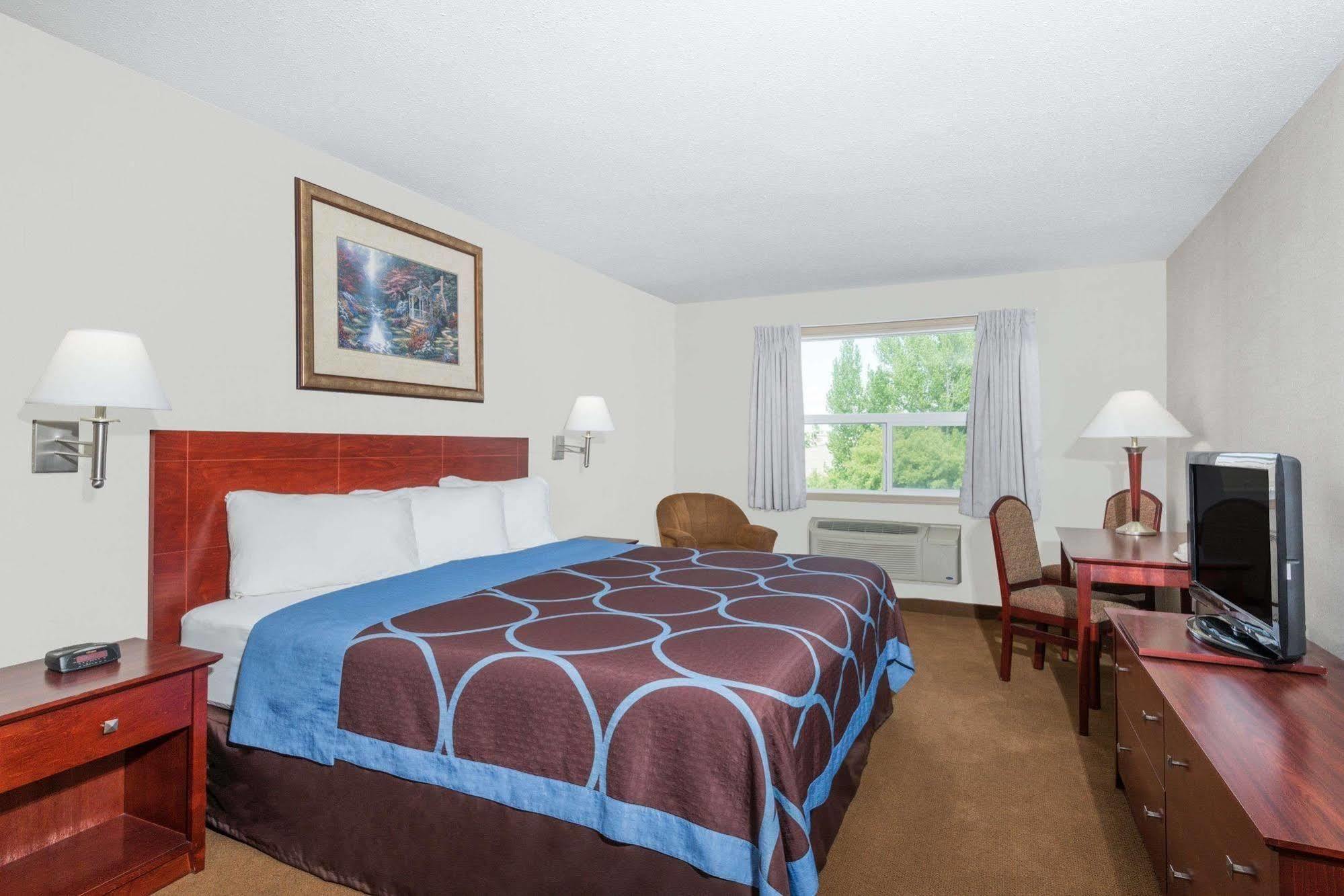 Super 8 By Wyndham Red Deer City Centre Esterno foto