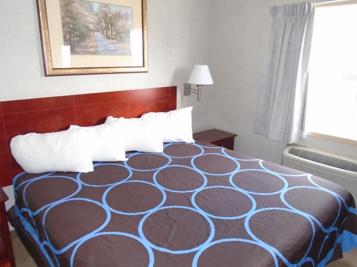 Super 8 By Wyndham Red Deer City Centre Esterno foto